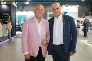 El vicepresidente del sector dental de Fenin, Jesús García, junto a Luis M. Garralda.