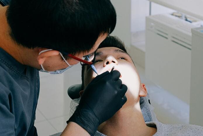 El Dr. Óscar Castro Reino informa que las Clínicas Odontológicas Solidarias realizaron durante 2021 más de 15.000 tratamientos dentales