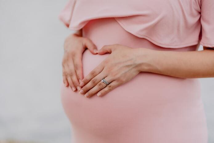 Según un estudio de la Universidad de Sidney, la gingivitis podría aumentar el riesgo de parto prematuro.