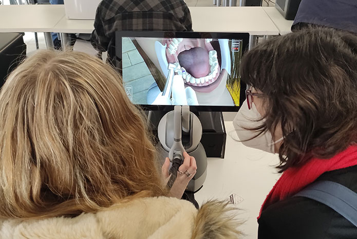 16 alumnos de altas capacidades fusionan salud y arte con los simuladores 3D hápticos en la Escuela Universitaria ADEMA a través del programa MENTORiment