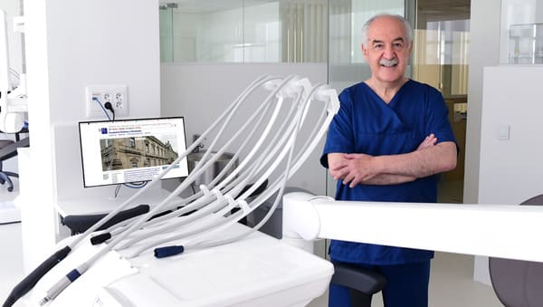«Es cierto que todo es mejorable, pero desde mi punto de vista las facultades de Odontología españolas están en un muy buen  nivel», detalla el Dr. Juan Manuel Seoane Lestón.