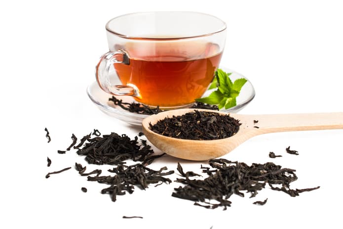 Estudios revelan que el té negro tiene propiedades anticariogénicas.