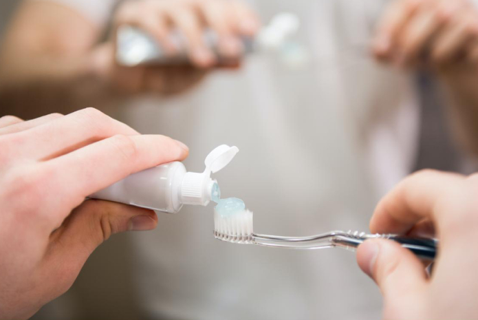 La eficacia de las pastas de dientes bi-fluoradas en la prevención y disminución de las caries